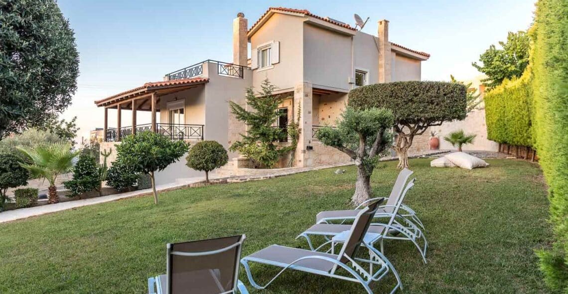 It is a comfortable and cozy villa, surrounded by olive trees, an ideal place for relaxation,