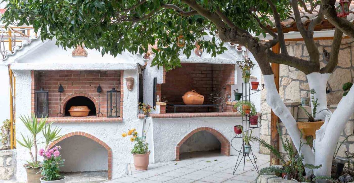 Relax in a traditional house located in the heart of Archanes