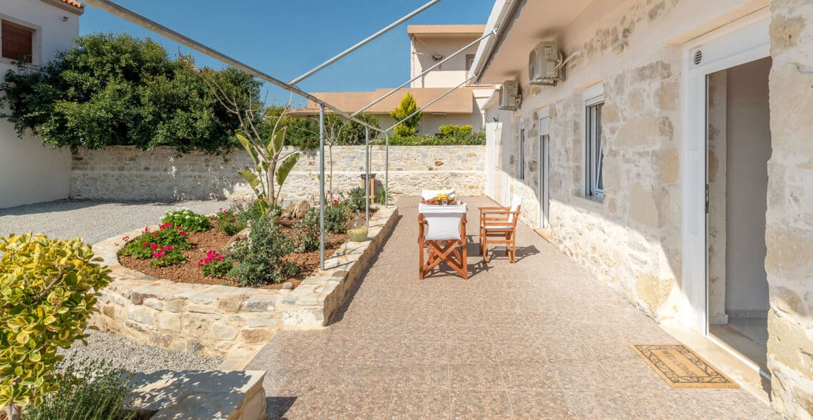 Zeus Traditional House - Easy Living zeus traditional house