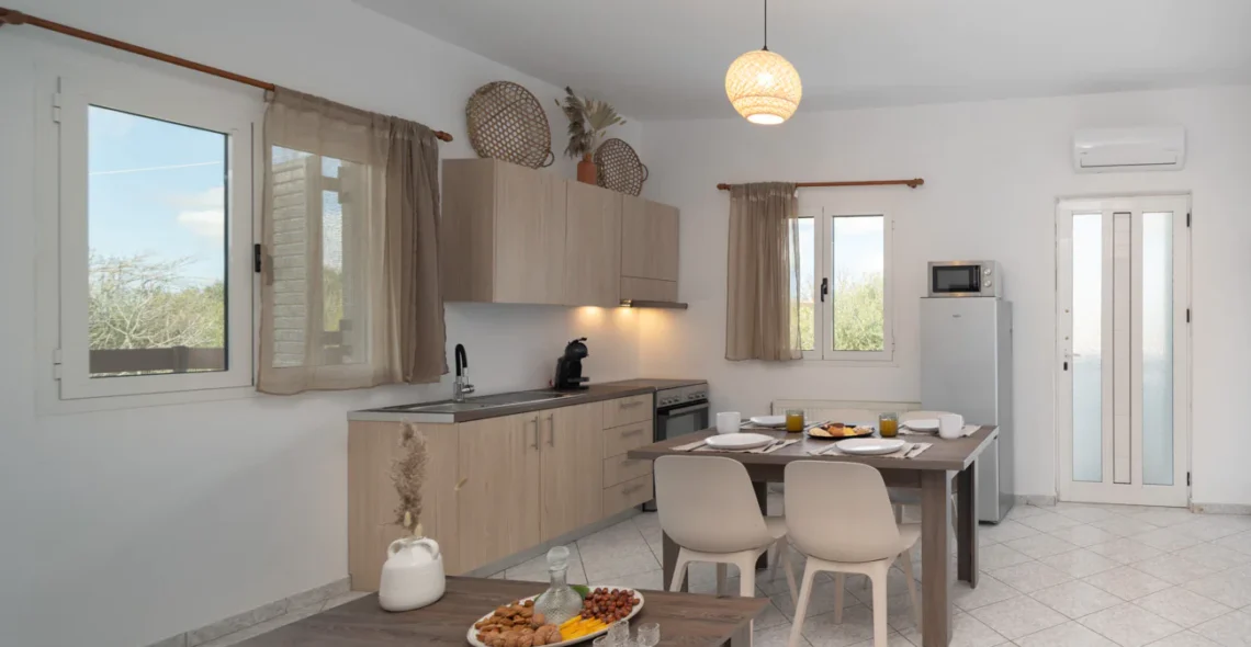 Louisa Apartment: Open-plan kitchen