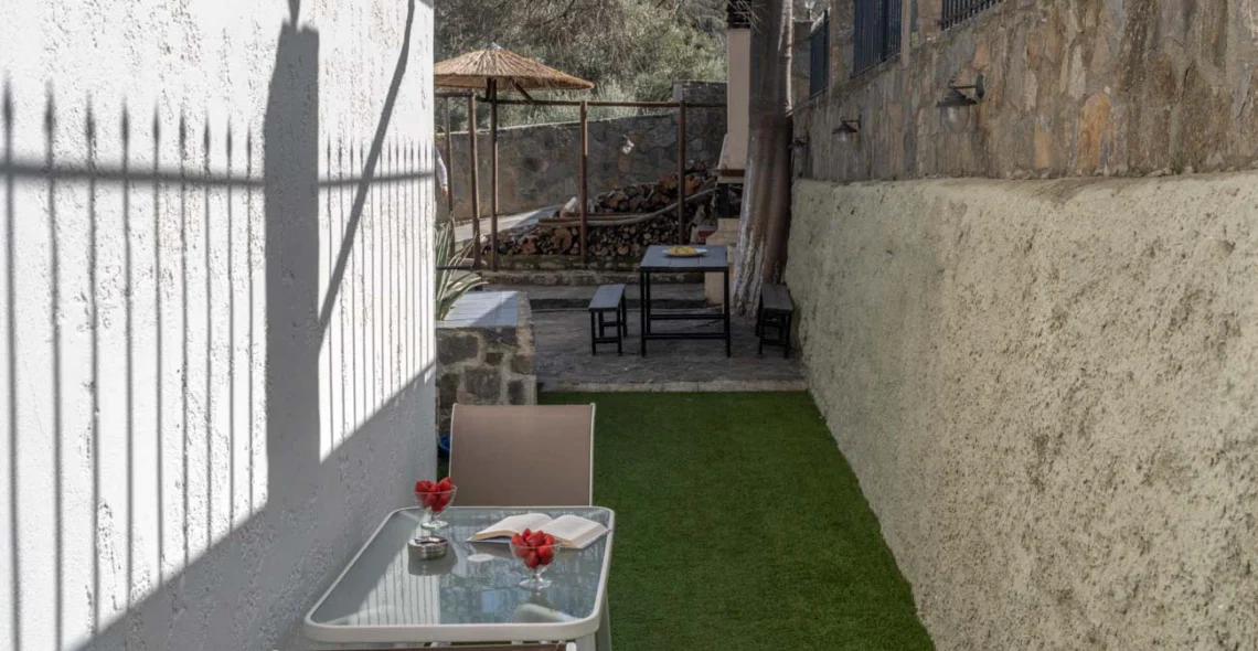 Oregano Apartment: Direct access to the garden