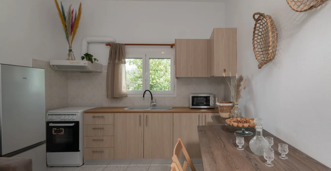 Rosemary Apartment: Open-plan kitchen