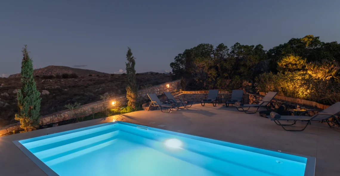 Terra Della Salvia: Pool by night