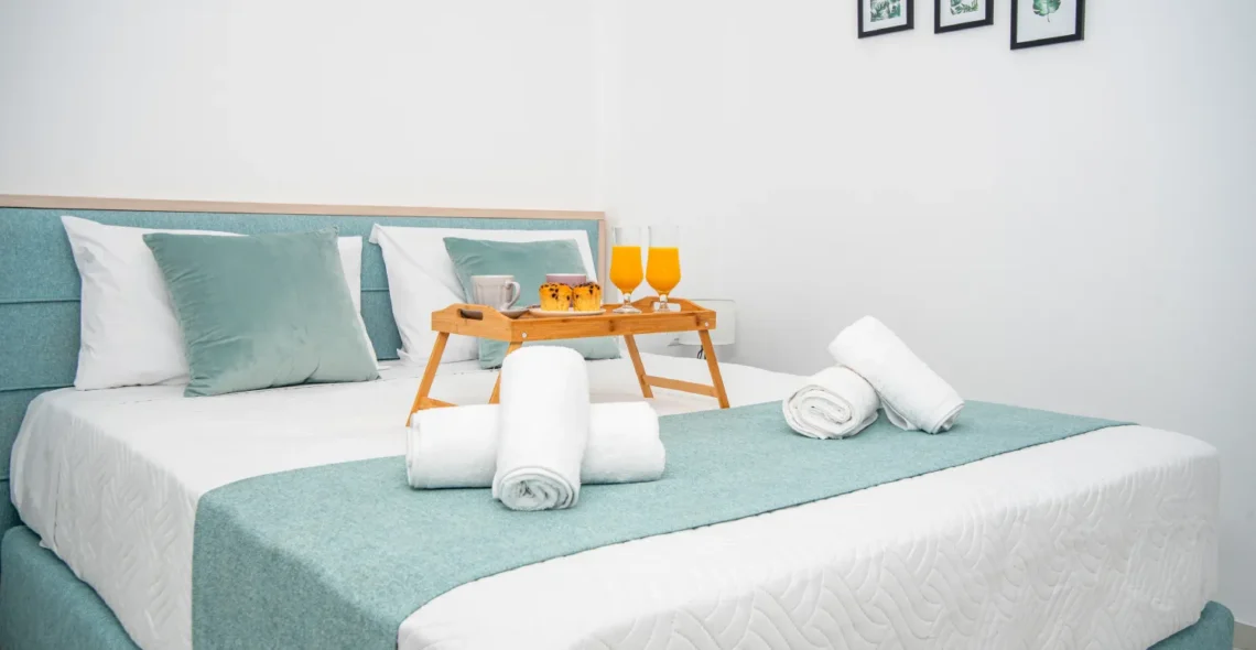 Athinais Suites A2: Double bed bedroom, master bedroom